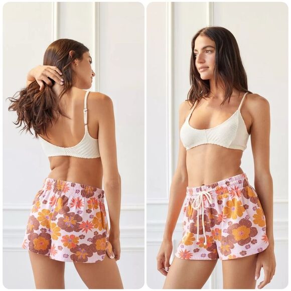 Urban Outfitters Out From Under Ellie Mid-Rise Sweatshort in Floral Milti - Picture 2 of 8